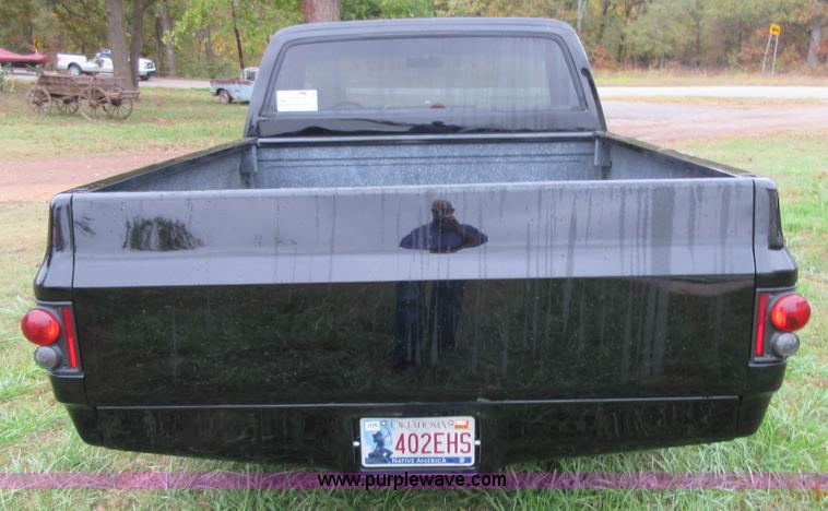 image for item I1888 1986 Chevrolet C10 pickup truck