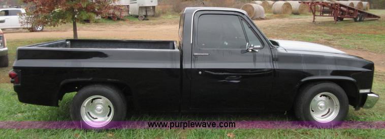 image for item I1888 1986 Chevrolet C10 pickup truck