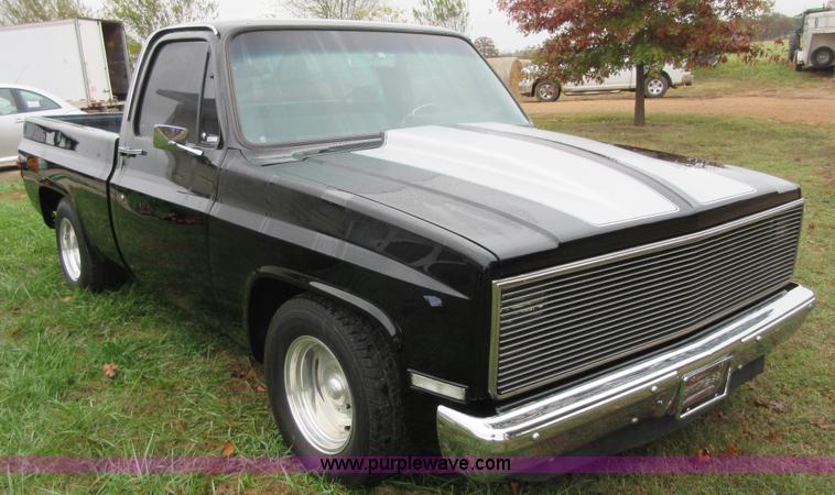 image for item I1888 1986 Chevrolet C10 pickup truck