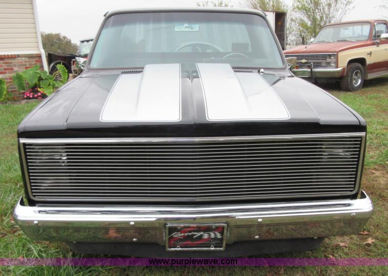 image for item I1888 1986 Chevrolet C10 pickup truck