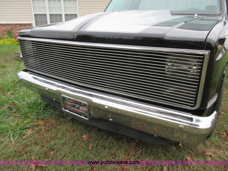 image for item I1888 1986 Chevrolet C10 pickup truck