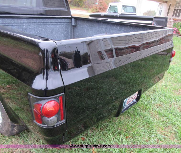 image for item I1888 1986 Chevrolet C10 pickup truck