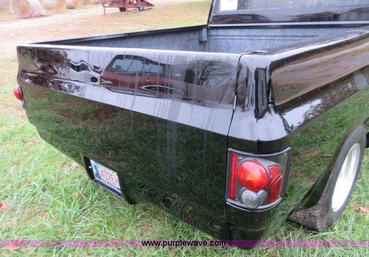 image for item I1888 1986 Chevrolet C10 pickup truck