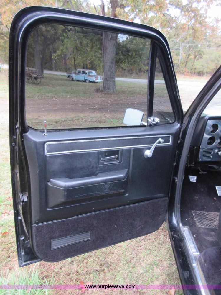 image for item I1888 1986 Chevrolet C10 pickup truck