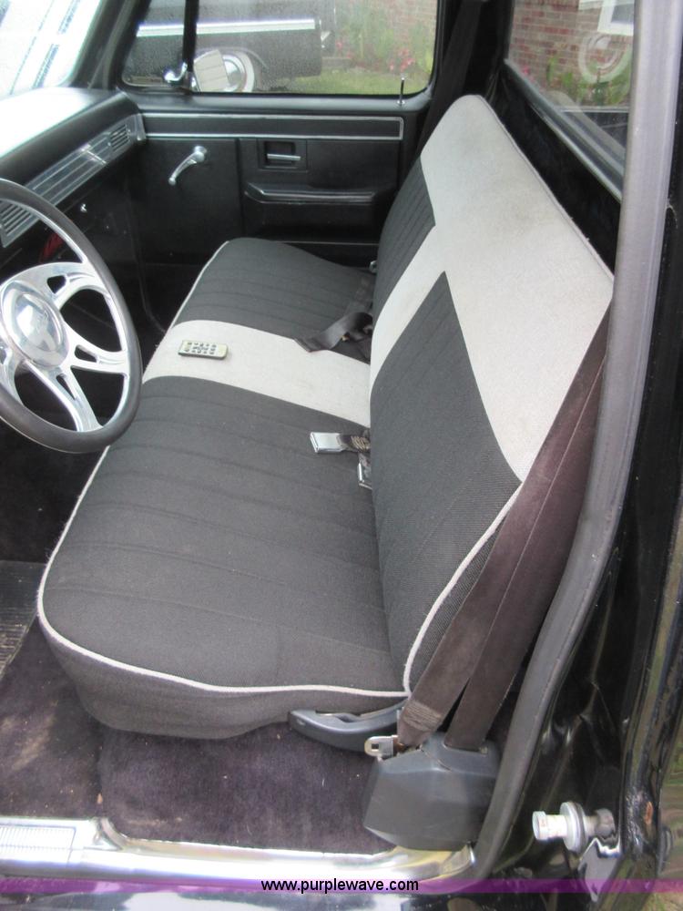 image for item I1888 1986 Chevrolet C10 pickup truck