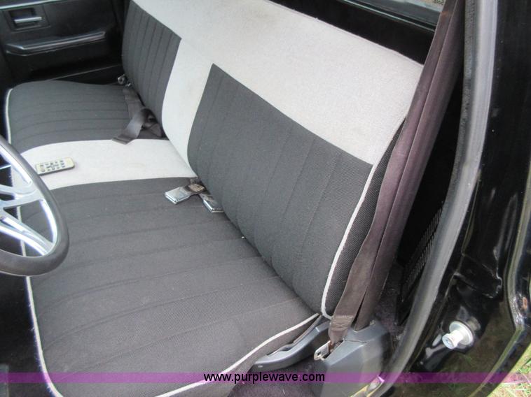 image for item I1888 1986 Chevrolet C10 pickup truck