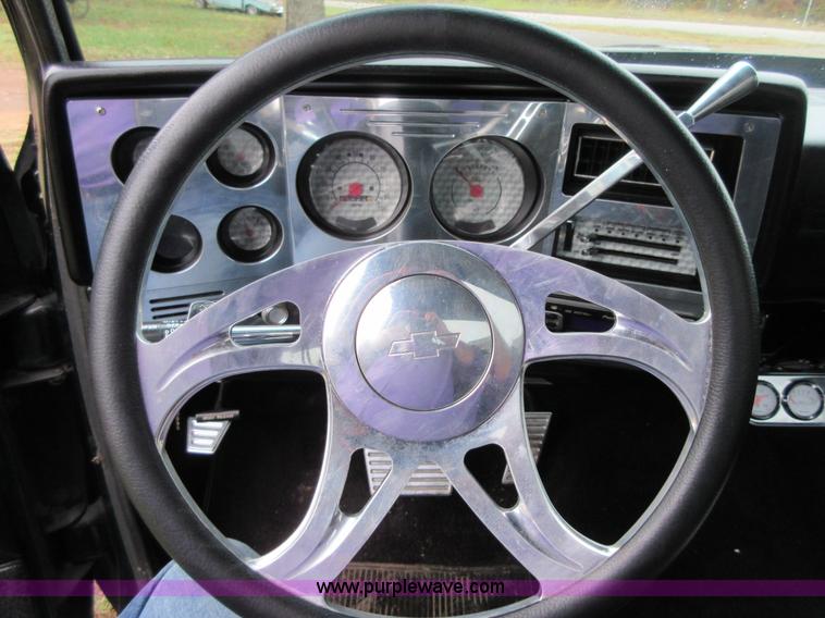 image for item I1888 1986 Chevrolet C10 pickup truck