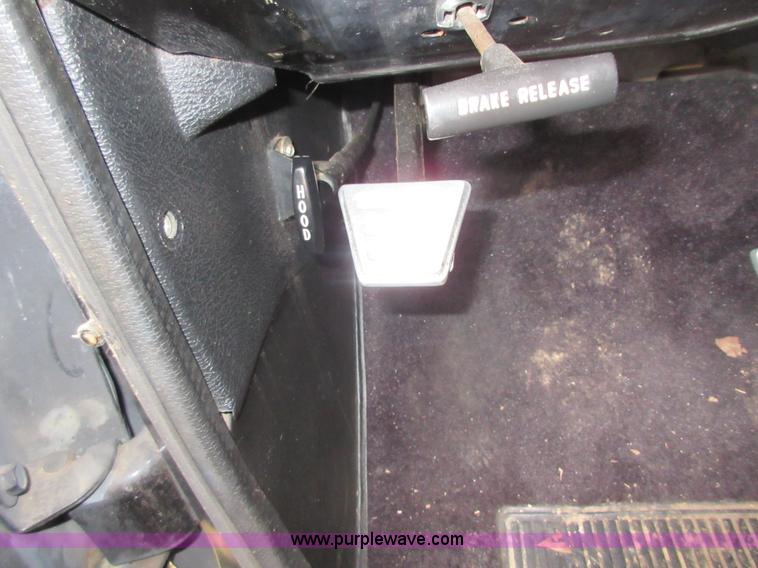 image for item I1888 1986 Chevrolet C10 pickup truck