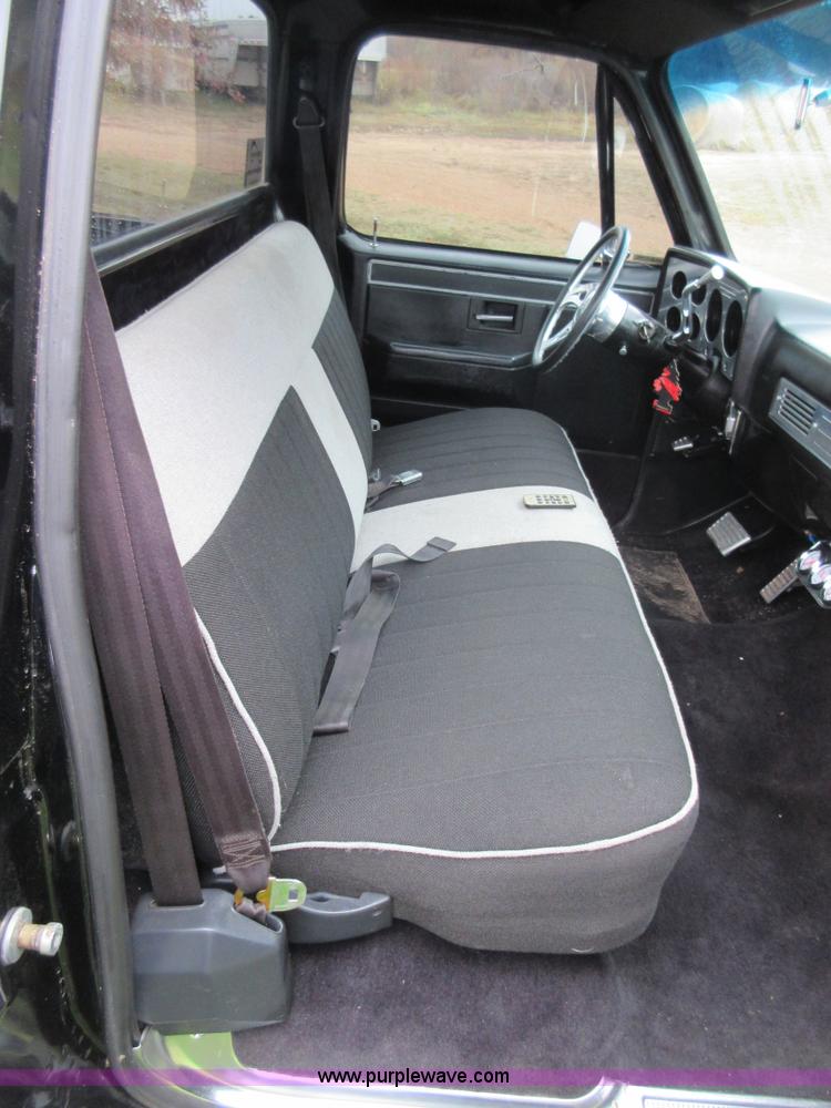 image for item I1888 1986 Chevrolet C10 pickup truck