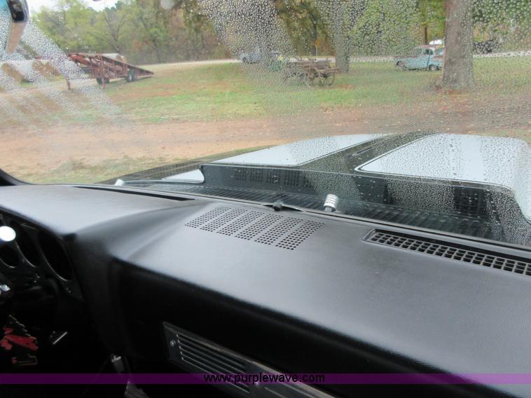 image for item I1888 1986 Chevrolet C10 pickup truck