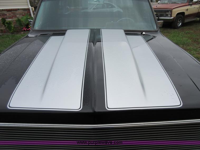 image for item I1888 1986 Chevrolet C10 pickup truck