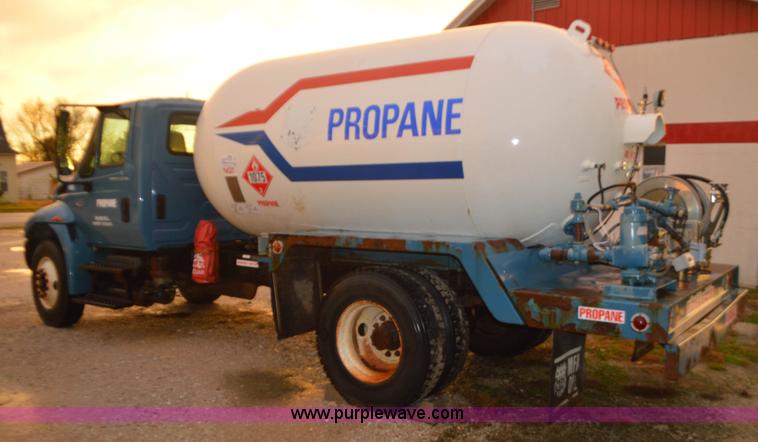 image for item I6271 2002 International 4300 propane delivery truck