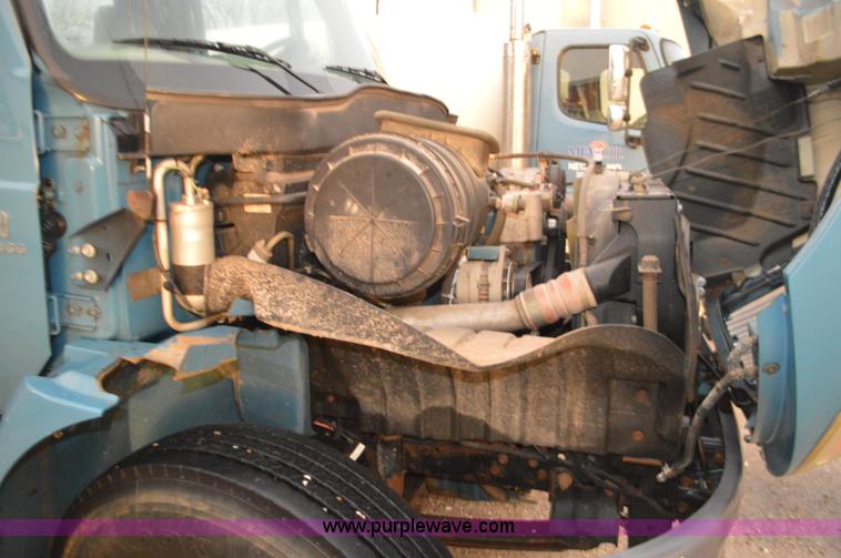 image for item I6271 2002 International 4300 propane delivery truck