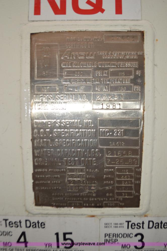 image for item I6271 2002 International 4300 propane delivery truck