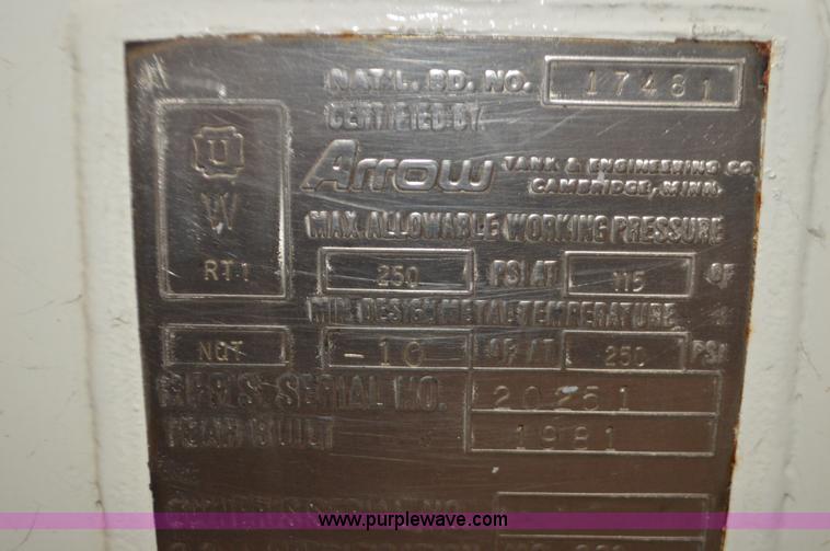 image for item I6271 2002 International 4300 propane delivery truck