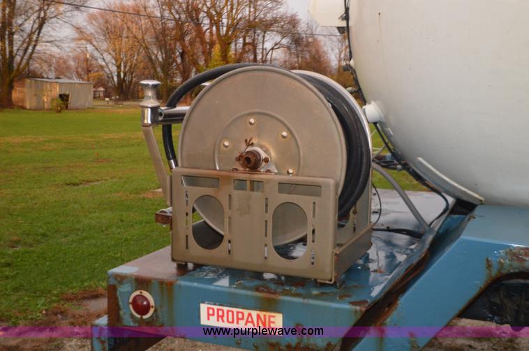 image for item I6271 2002 International 4300 propane delivery truck