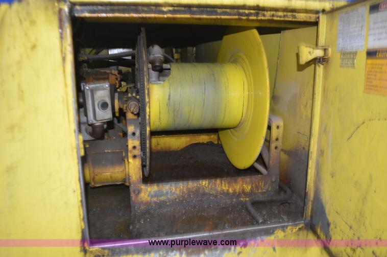 image for item I6272 2001 International 4900 fuel truck