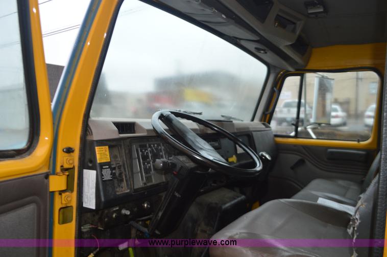 image for item I6272 2001 International 4900 fuel truck