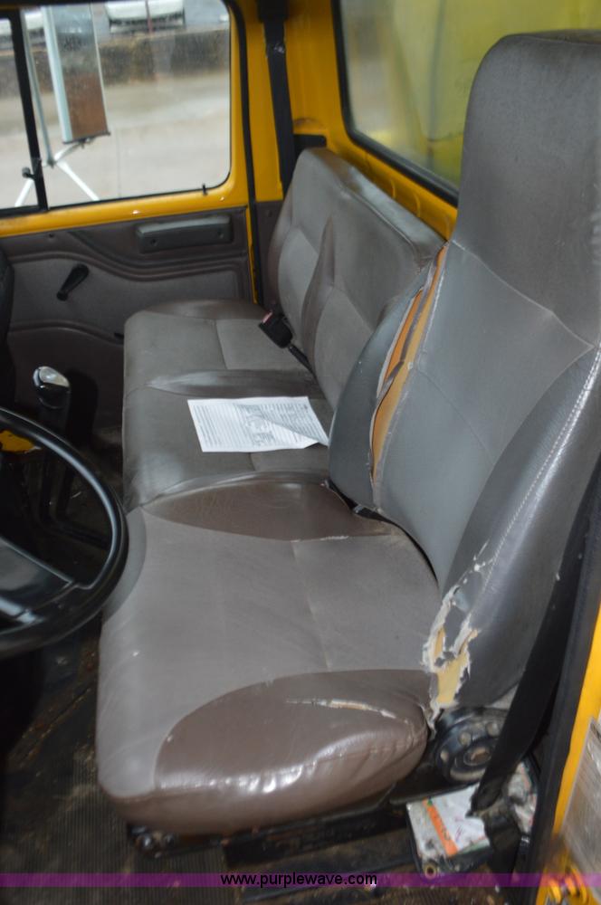 image for item I6272 2001 International 4900 fuel truck