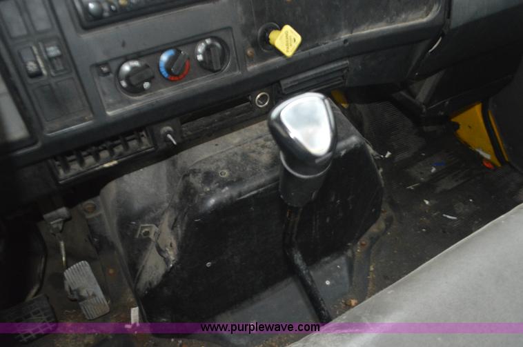 image for item I6272 2001 International 4900 fuel truck