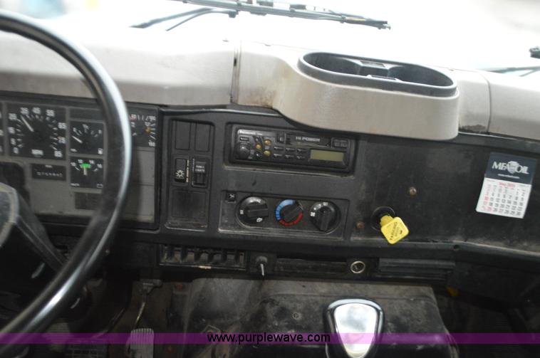 image for item I6272 2001 International 4900 fuel truck