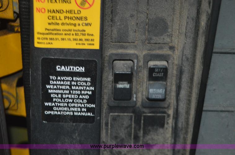 image for item I6272 2001 International 4900 fuel truck