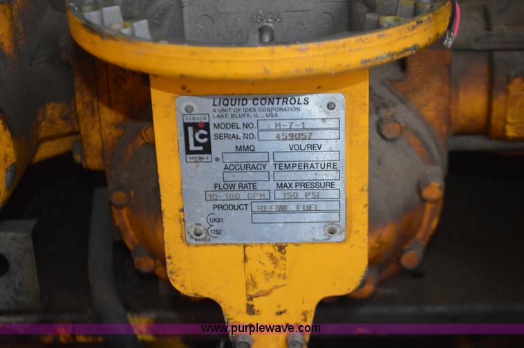 image for item I6272 2001 International 4900 fuel truck