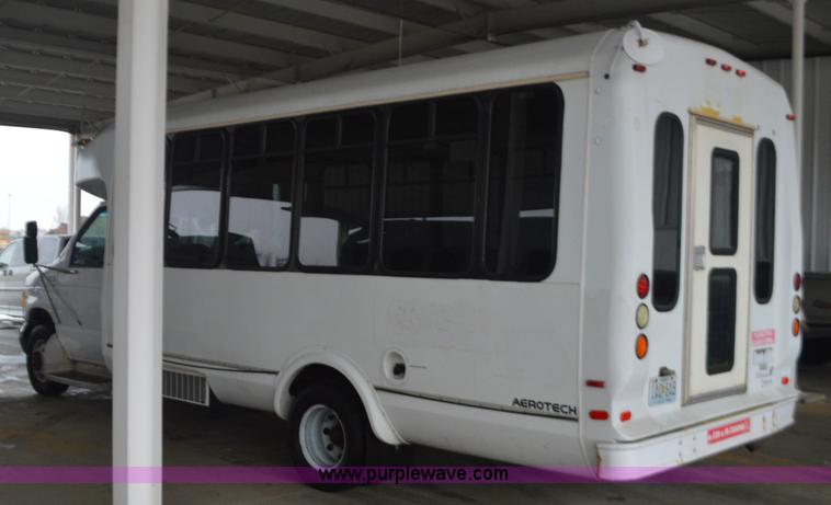 image for item I6273 2002 Ford Econoline E450 bus
