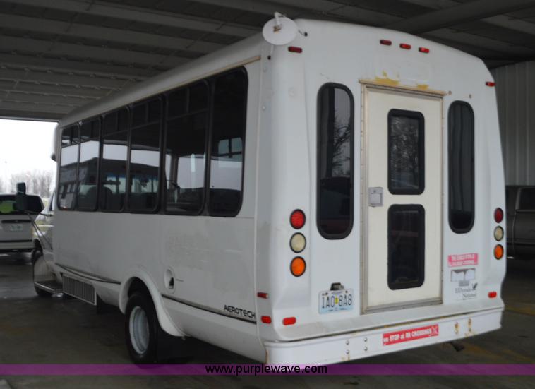 image for item I6273 2002 Ford Econoline E450 bus