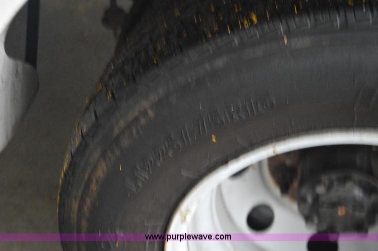 image for item I6273 2002 Ford Econoline E450 bus