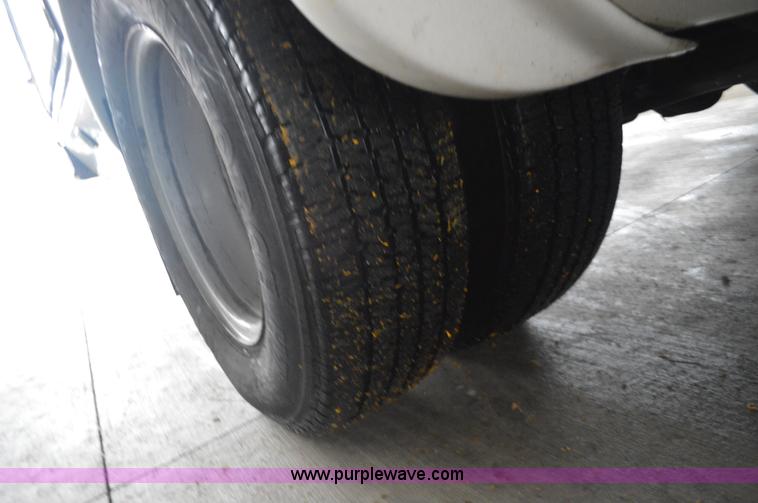 image for item I6273 2002 Ford Econoline E450 bus