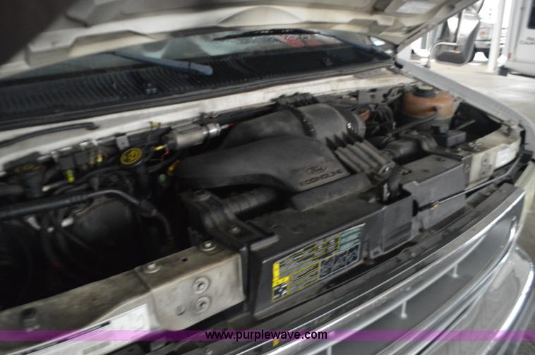 image for item I6273 2002 Ford Econoline E450 bus