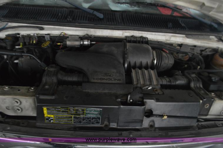 image for item I6273 2002 Ford Econoline E450 bus