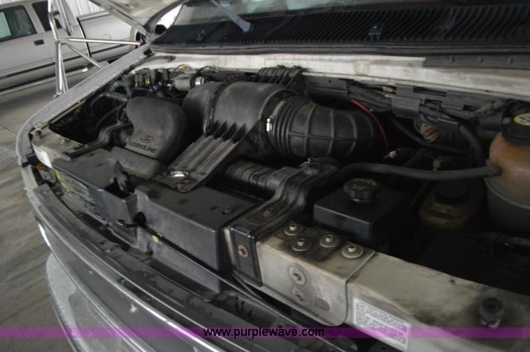 image for item I6273 2002 Ford Econoline E450 bus