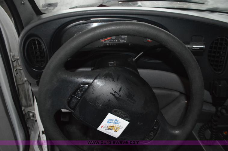 image for item I6273 2002 Ford Econoline E450 bus