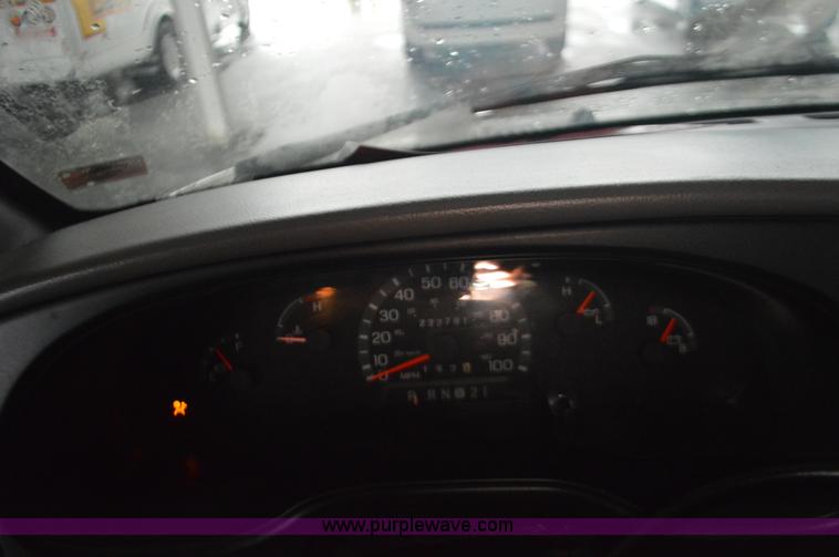 image for item I6273 2002 Ford Econoline E450 bus