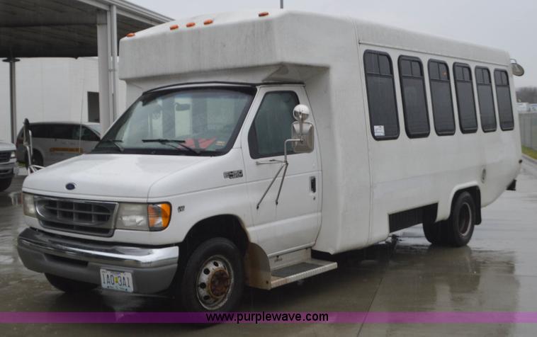 image for item I6275 2001 Ford Econoline E450 bus
