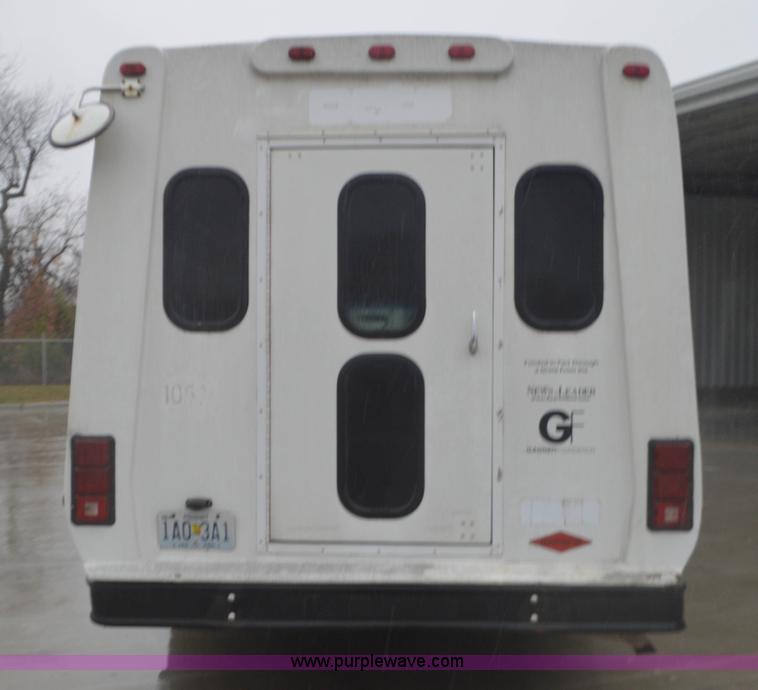 image for item I6275 2001 Ford Econoline E450 bus