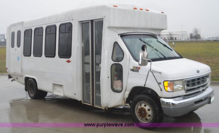 image for item I6275 2001 Ford Econoline E450 bus