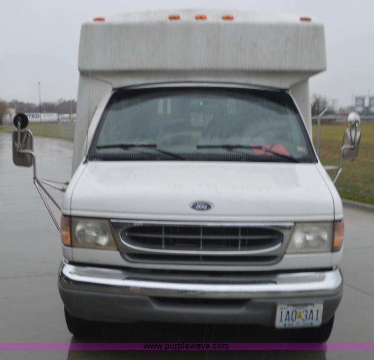 image for item I6275 2001 Ford Econoline E450 bus