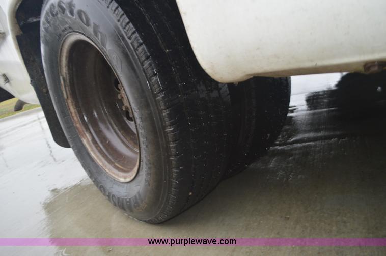 image for item I6275 2001 Ford Econoline E450 bus