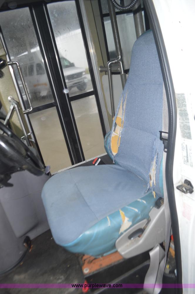 image for item I6275 2001 Ford Econoline E450 bus