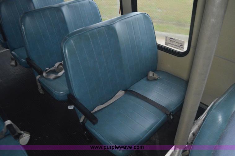 image for item I6275 2001 Ford Econoline E450 bus