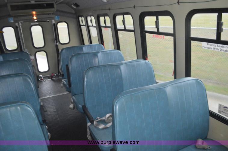 image for item I6275 2001 Ford Econoline E450 bus