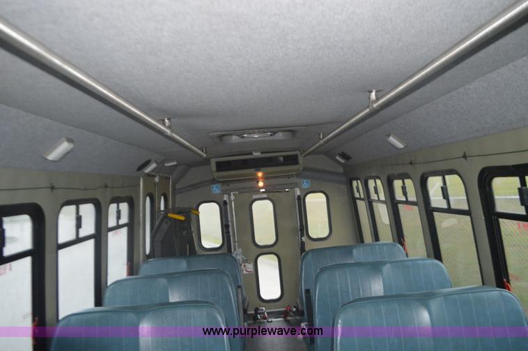 image for item I6275 2001 Ford Econoline E450 bus