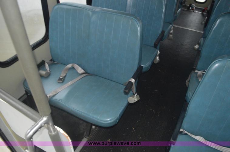 image for item I6275 2001 Ford Econoline E450 bus