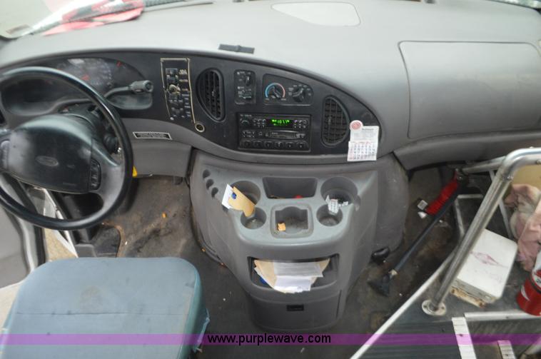 image for item I6275 2001 Ford Econoline E450 bus