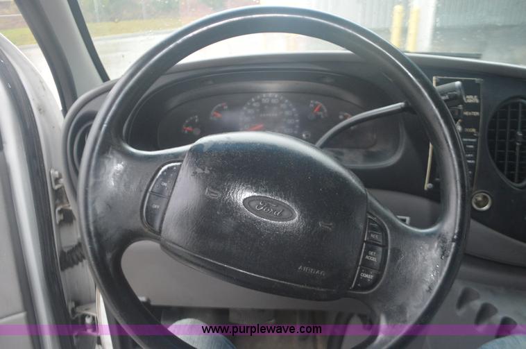 image for item I6275 2001 Ford Econoline E450 bus