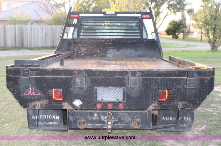 image for item J1394 2006 Ford F350 flatbed pickup truck