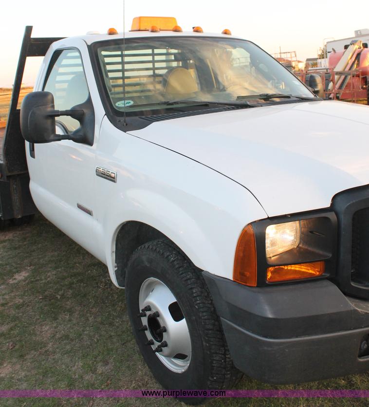 image for item J1394 2006 Ford F350 flatbed pickup truck